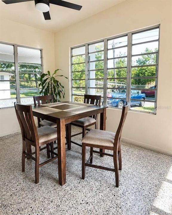 En Venta: $175,000 (4 camas, 2 baños, 1029 Pies cuadrados)