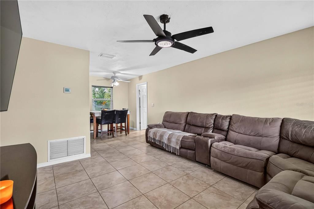 Active With Contract: $275,000 (3 beds, 2 baths, 1000 Square Feet)