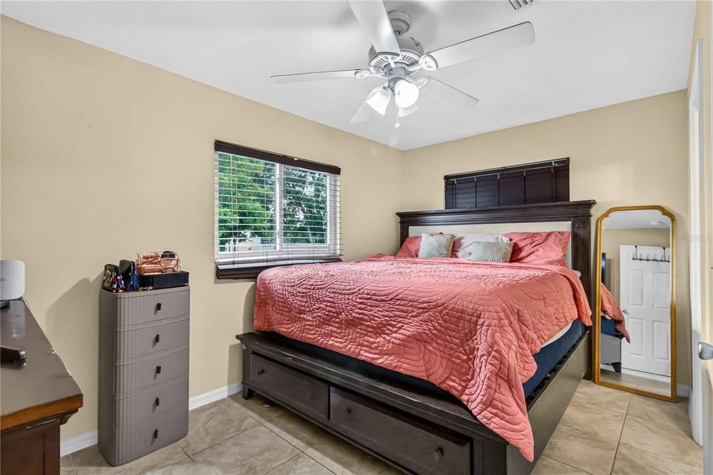 Active With Contract: $275,000 (3 beds, 2 baths, 1000 Square Feet)