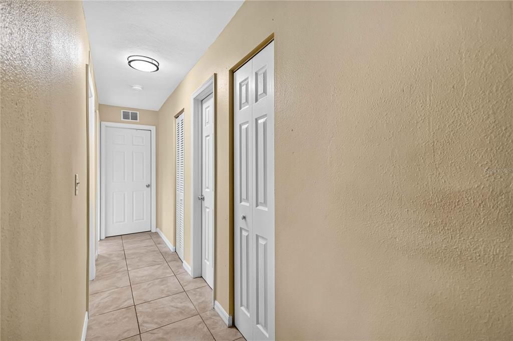 Active With Contract: $275,000 (3 beds, 2 baths, 1000 Square Feet)