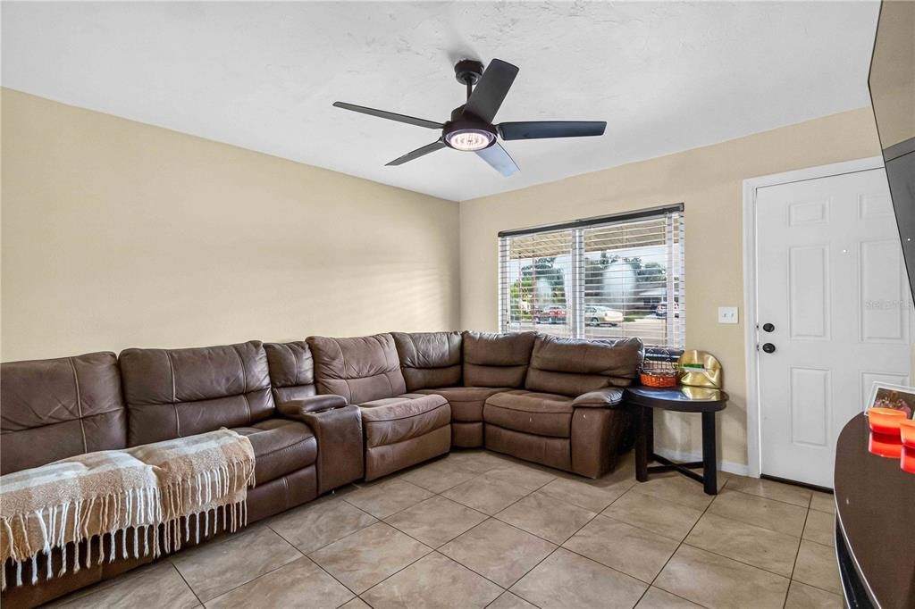 Active With Contract: $275,000 (3 beds, 2 baths, 1000 Square Feet)