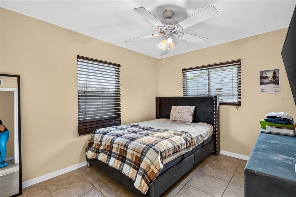 Active With Contract: $275,000 (3 beds, 2 baths, 1000 Square Feet)