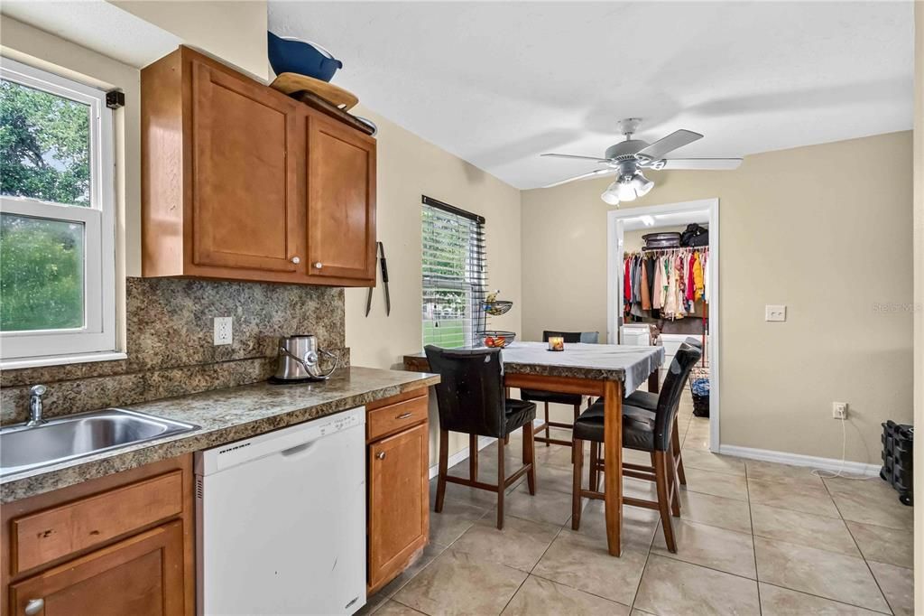 Active With Contract: $275,000 (3 beds, 2 baths, 1000 Square Feet)