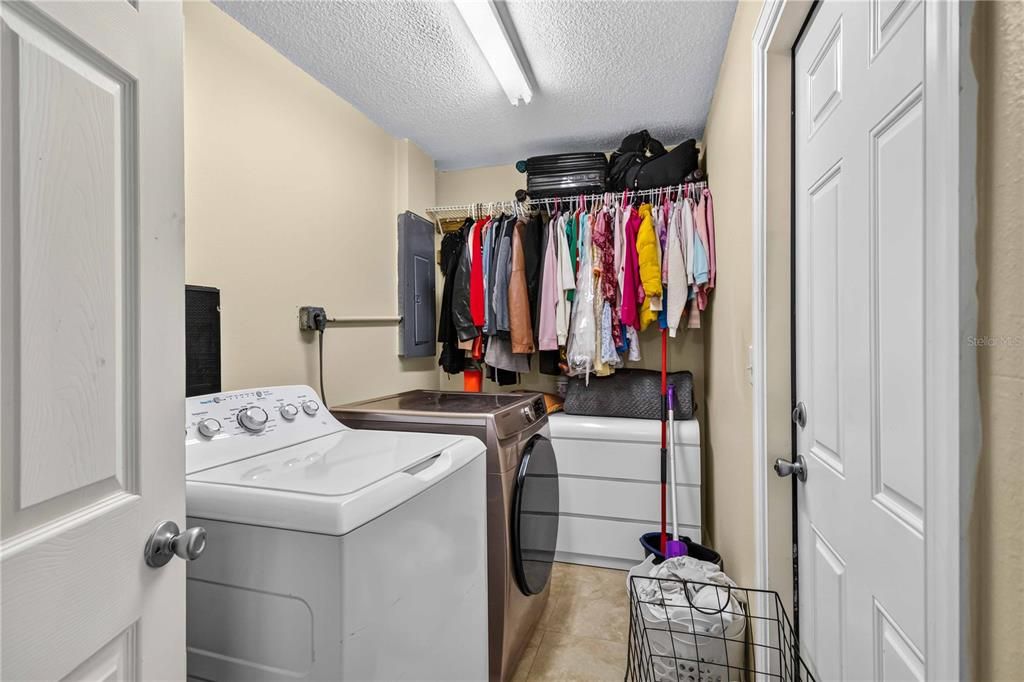 Active With Contract: $275,000 (3 beds, 2 baths, 1000 Square Feet)