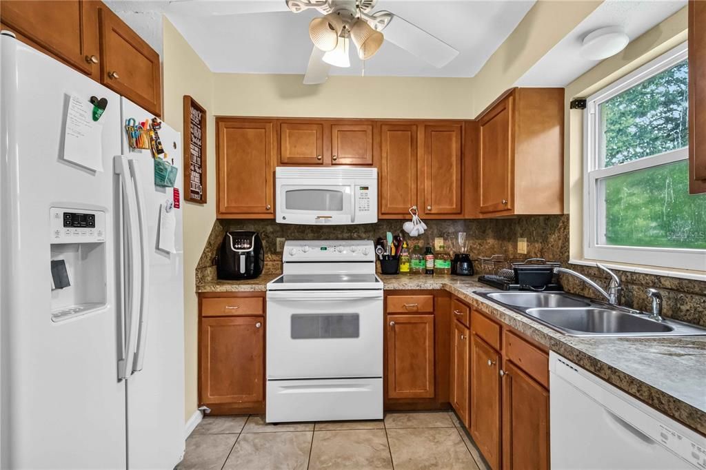 Active With Contract: $275,000 (3 beds, 2 baths, 1000 Square Feet)