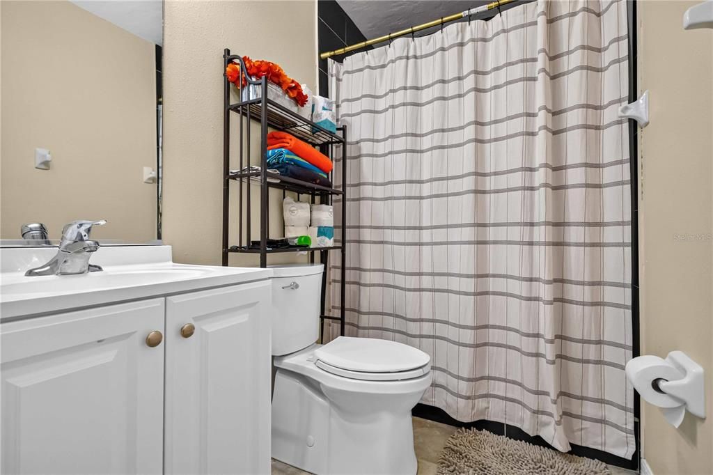 Active With Contract: $275,000 (3 beds, 2 baths, 1000 Square Feet)