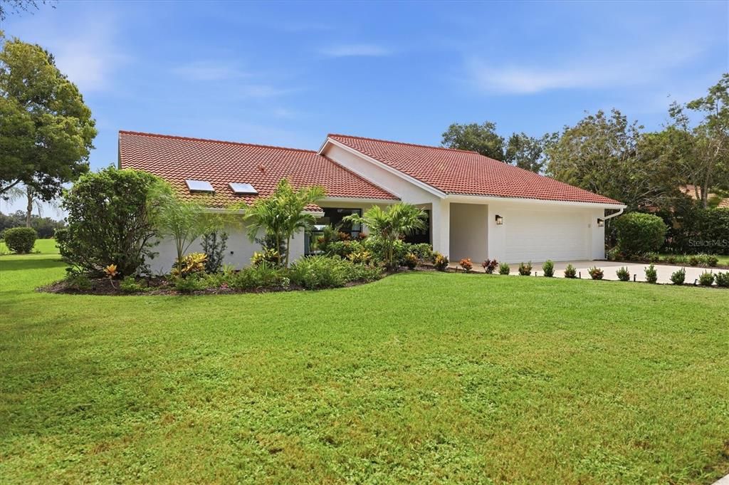 For Sale: $1,000,000 (3 beds, 3 baths, 2611 Square Feet)