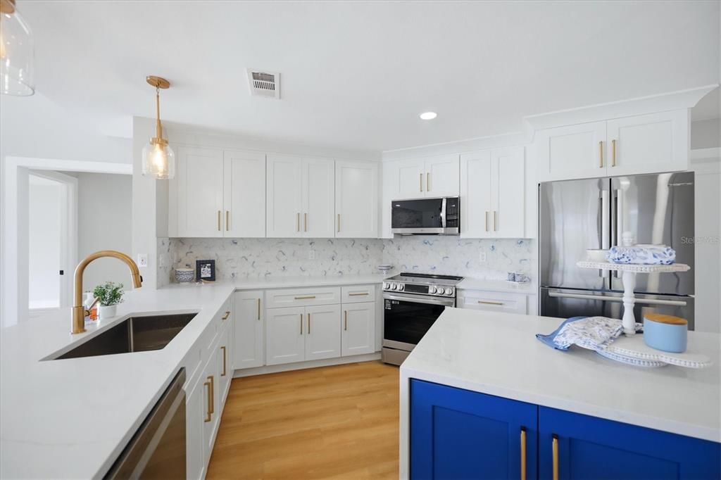For Sale: $1,000,000 (3 beds, 3 baths, 2611 Square Feet)
