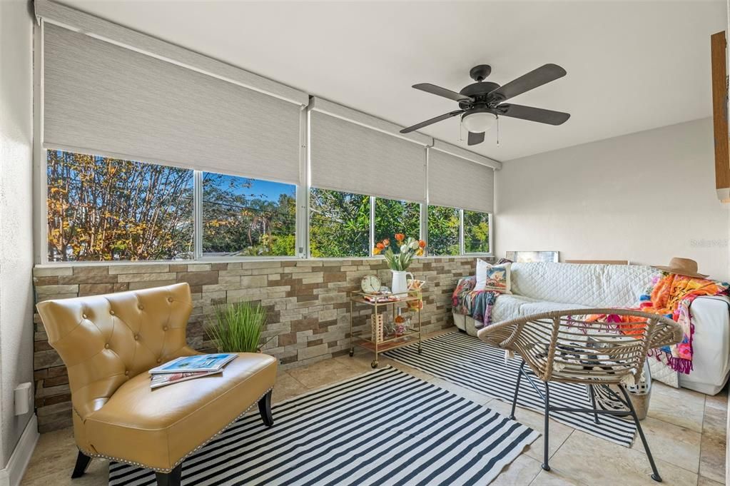 For Sale: $100,000 (1 beds, 1 baths, 700 Square Feet)