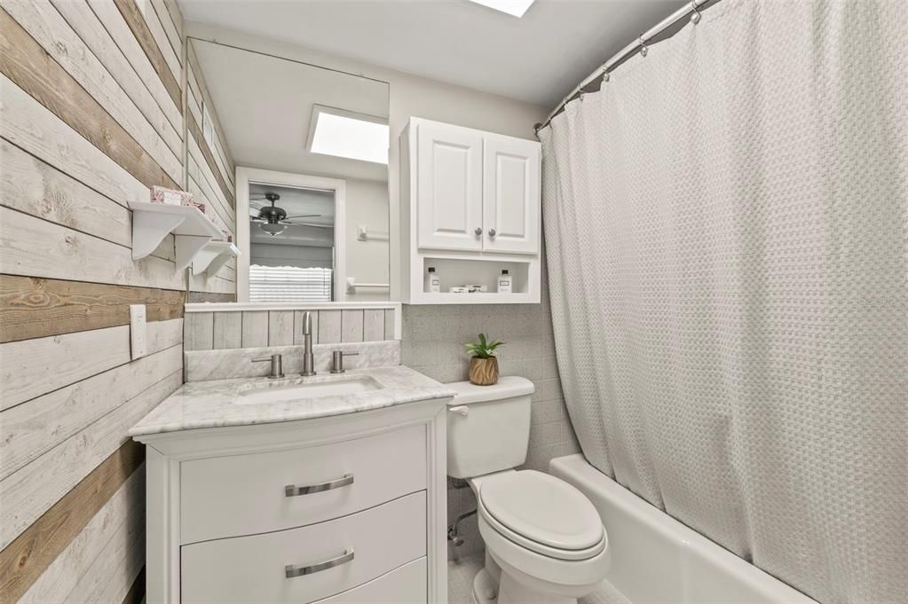 For Sale: $100,000 (1 beds, 1 baths, 700 Square Feet)