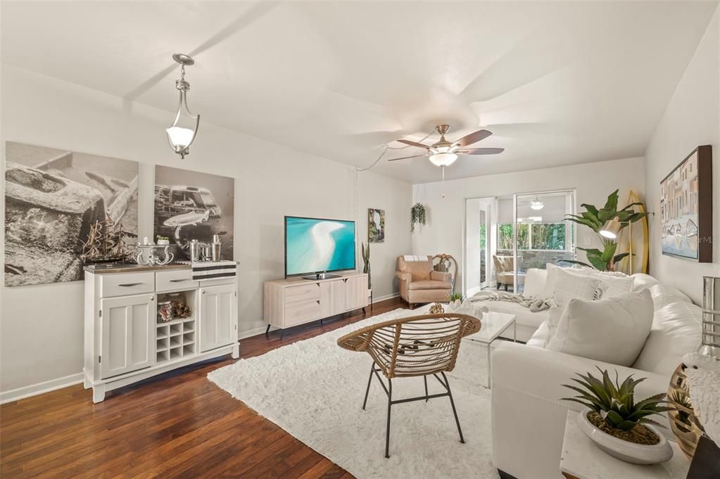 For Sale: $100,000 (1 beds, 1 baths, 700 Square Feet)