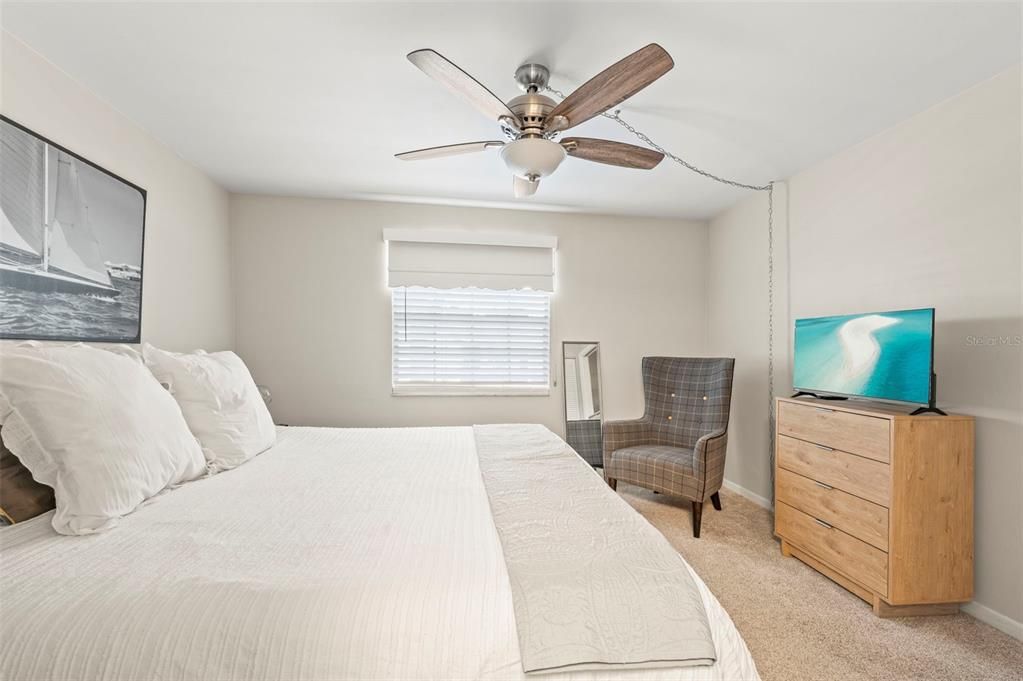 For Sale: $100,000 (1 beds, 1 baths, 700 Square Feet)