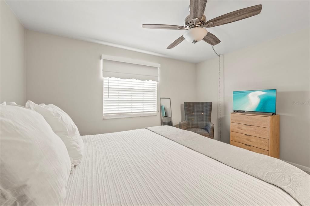 For Sale: $100,000 (1 beds, 1 baths, 700 Square Feet)