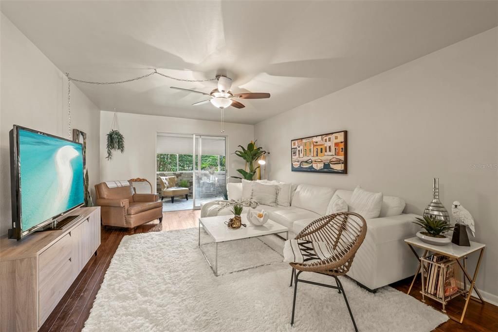 For Sale: $100,000 (1 beds, 1 baths, 700 Square Feet)