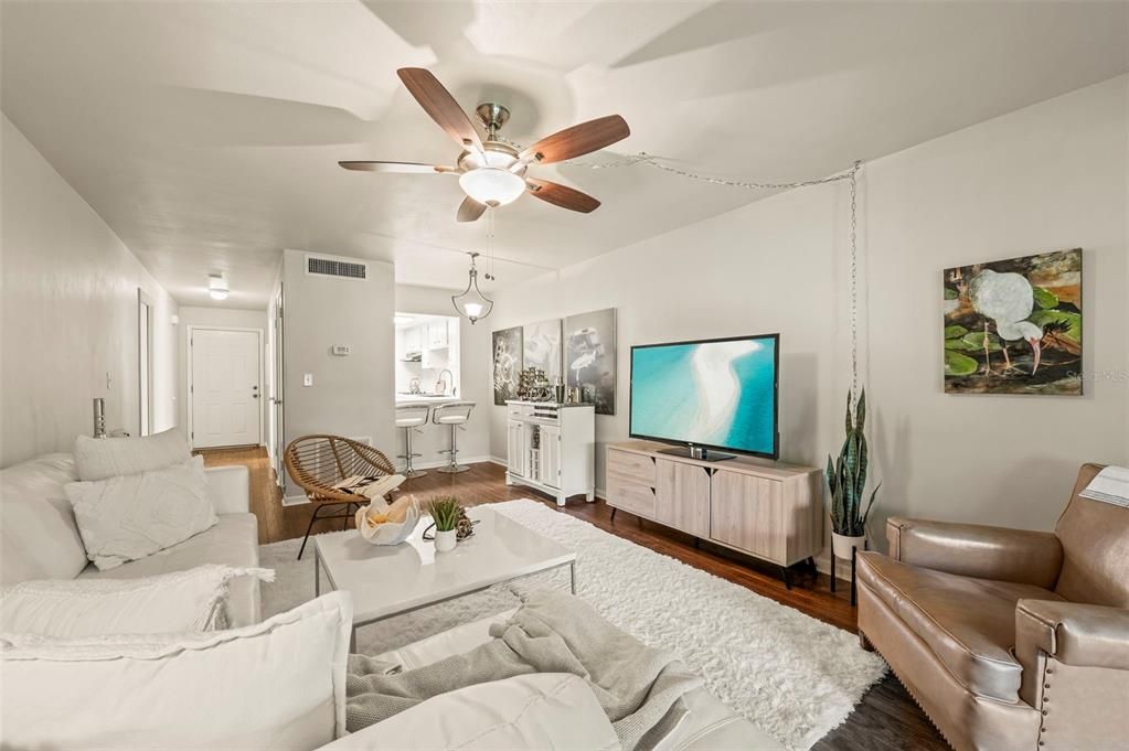 For Sale: $100,000 (1 beds, 1 baths, 700 Square Feet)