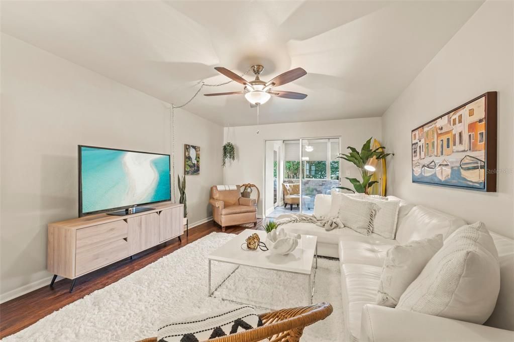 For Sale: $100,000 (1 beds, 1 baths, 700 Square Feet)