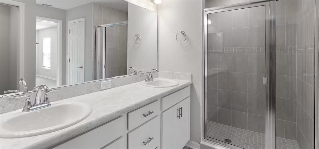 На продажу: $311,625 (4 спален, 2 ванн, 1819 Квадратных фут)