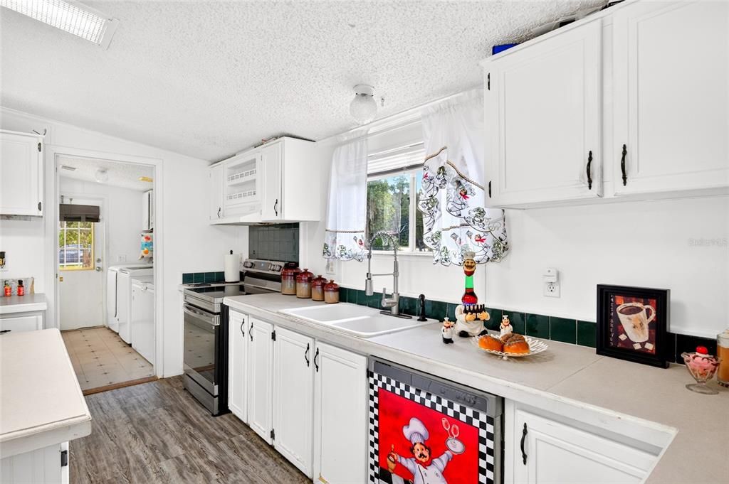 На продажу: $239,900 (3 спален, 2 ванн, 1680 Квадратных фут)