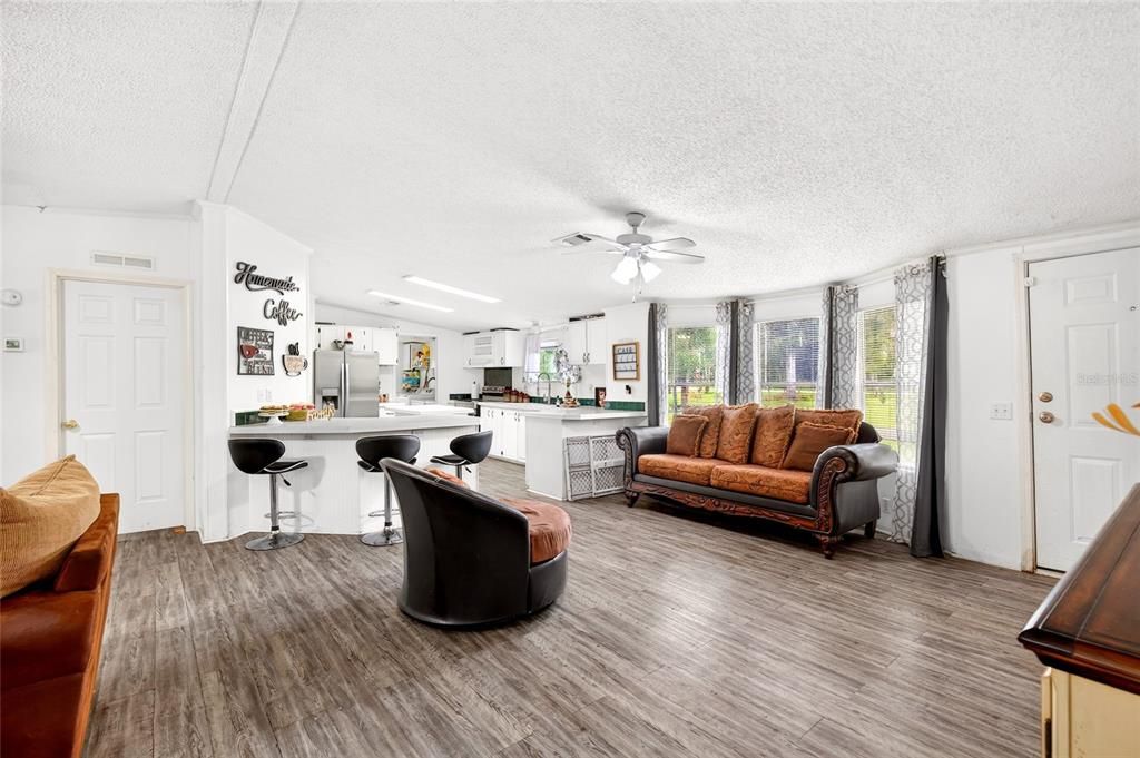 На продажу: $239,900 (3 спален, 2 ванн, 1680 Квадратных фут)
