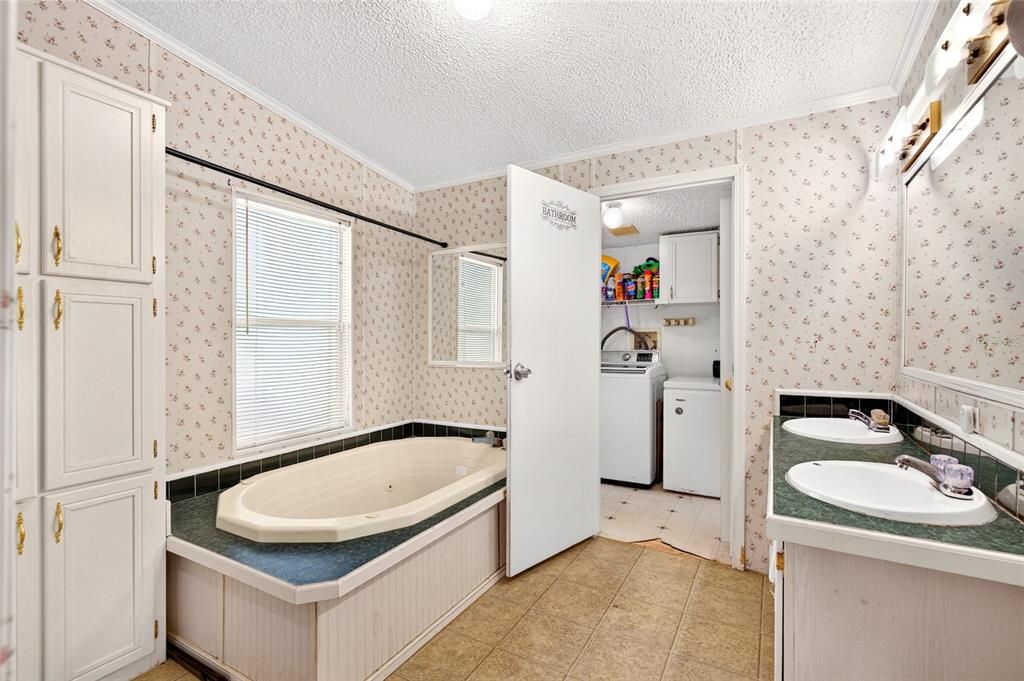 На продажу: $239,900 (3 спален, 2 ванн, 1680 Квадратных фут)