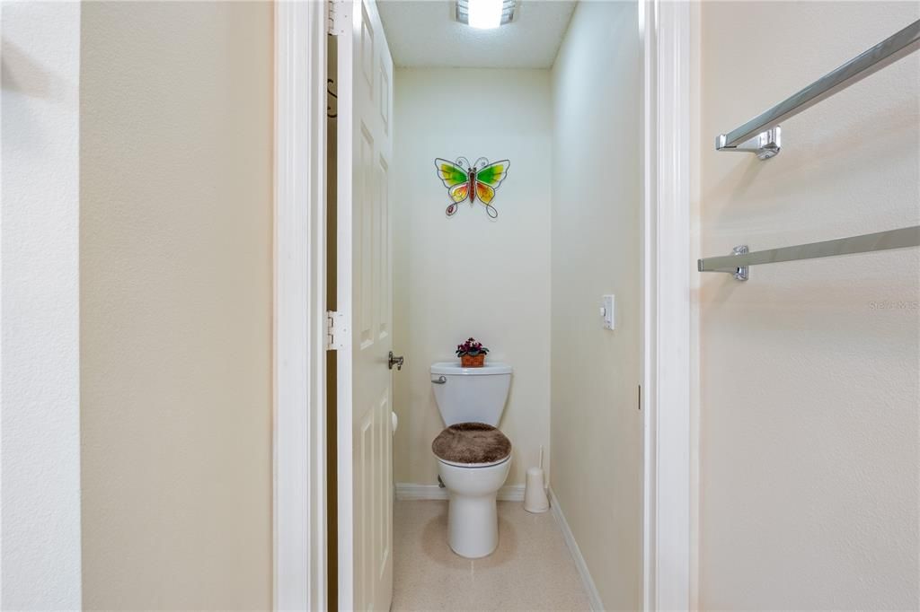 На продажу: $299,900 (2 спален, 2 ванн, 1128 Квадратных фут)