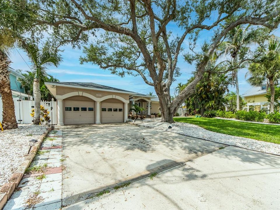 En Venta: $1,775,000 (3 camas, 2 baños, 2240 Pies cuadrados)