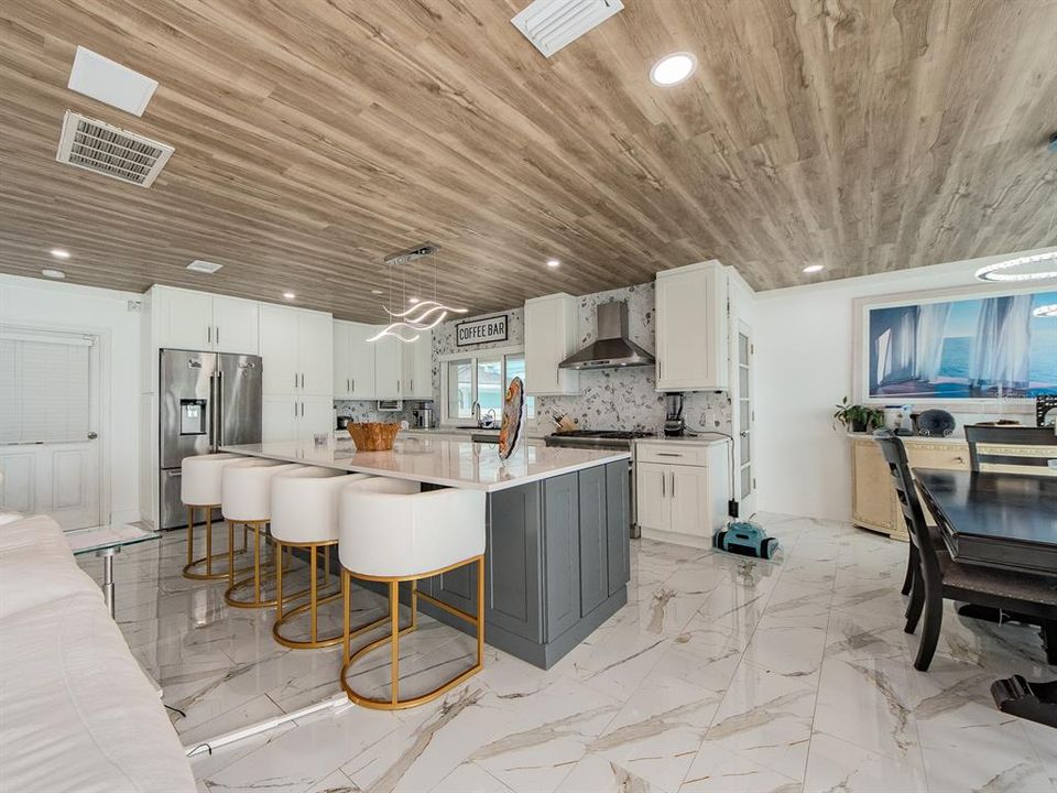 En Venta: $1,775,000 (3 camas, 2 baños, 2240 Pies cuadrados)