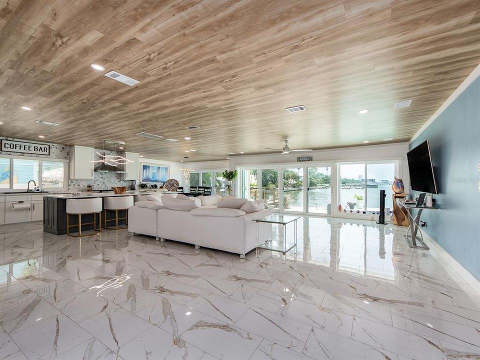 En Venta: $1,775,000 (3 camas, 2 baños, 2240 Pies cuadrados)