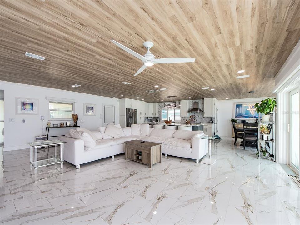 En Venta: $1,775,000 (3 camas, 2 baños, 2240 Pies cuadrados)