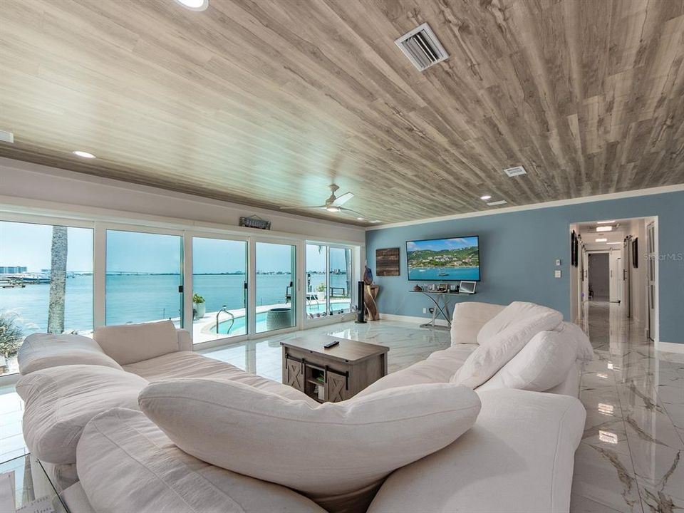 En Venta: $1,775,000 (3 camas, 2 baños, 2240 Pies cuadrados)