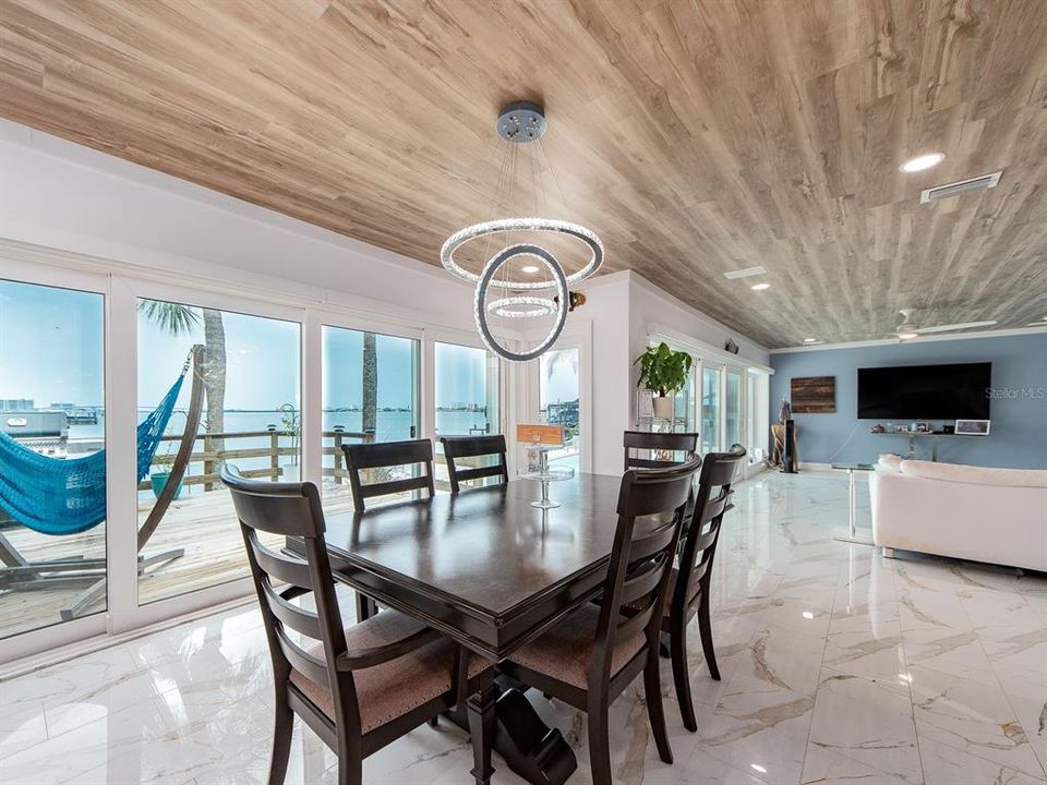 En Venta: $1,775,000 (3 camas, 2 baños, 2240 Pies cuadrados)