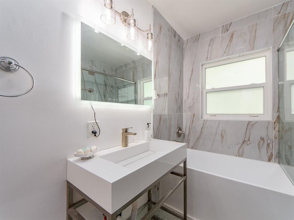 En Venta: $1,775,000 (3 camas, 2 baños, 2240 Pies cuadrados)