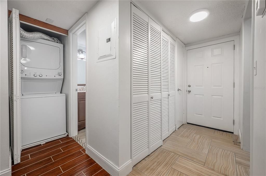 На продажу: $375,000 (2 спален, 2 ванн, 936 Квадратных фут)