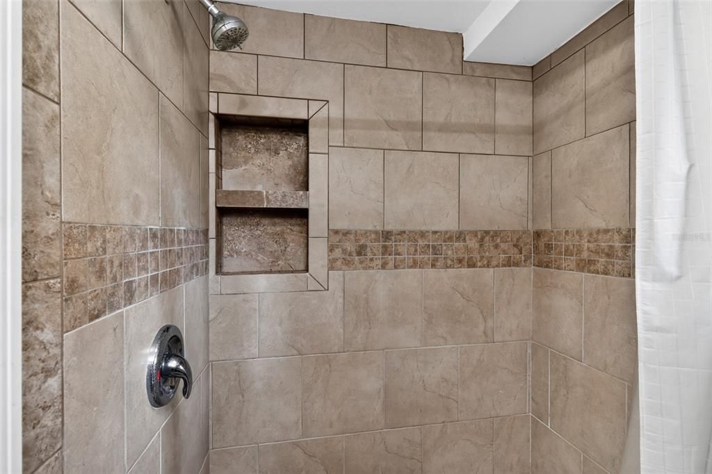 На продажу: $236,900 (2 спален, 2 ванн, 1131 Квадратных фут)