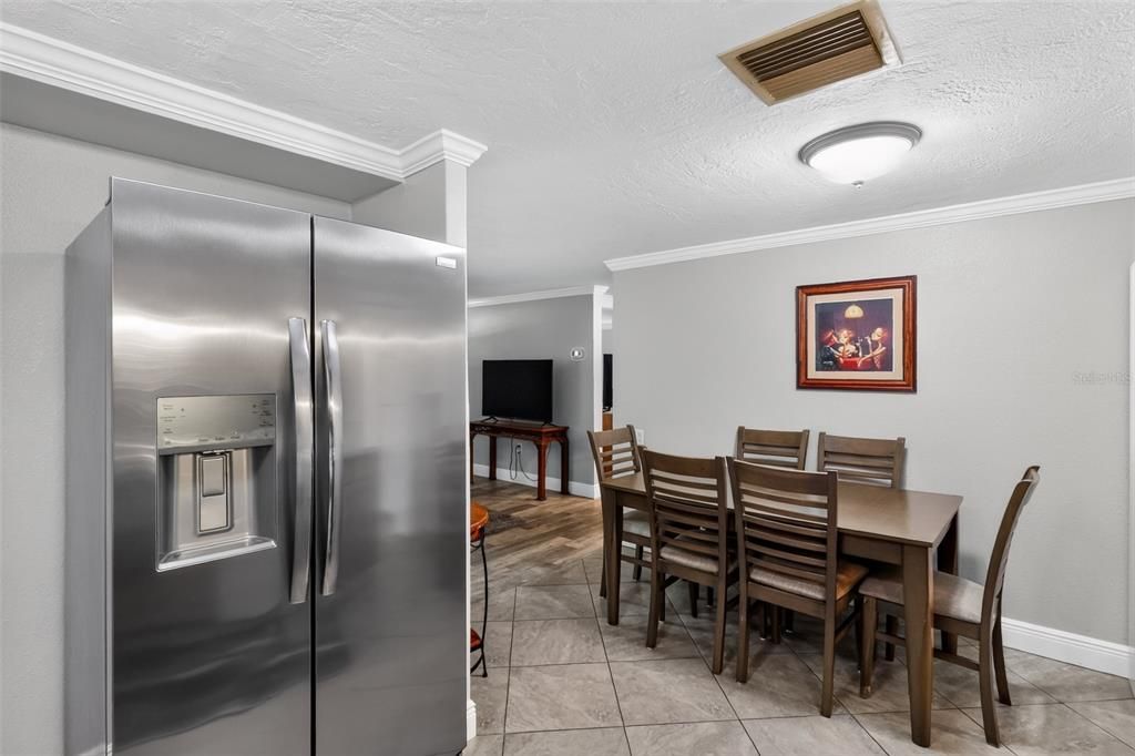 На продажу: $236,900 (2 спален, 2 ванн, 1131 Квадратных фут)