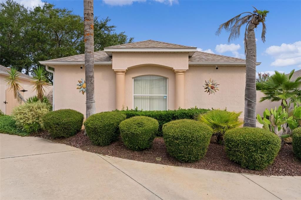For Sale: $315,000 (2 beds, 2 baths, 1139 Square Feet)