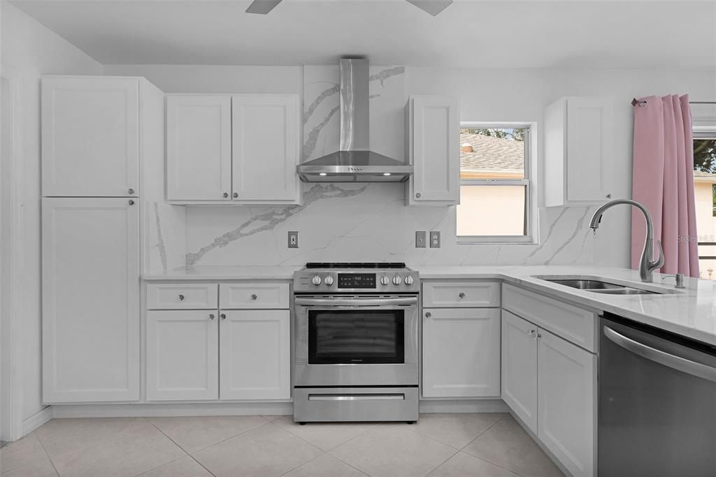 For Sale: $315,000 (2 beds, 2 baths, 1139 Square Feet)