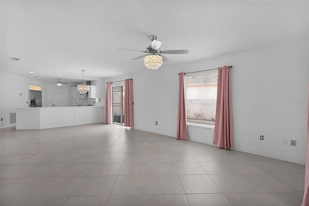 For Sale: $315,000 (2 beds, 2 baths, 1139 Square Feet)