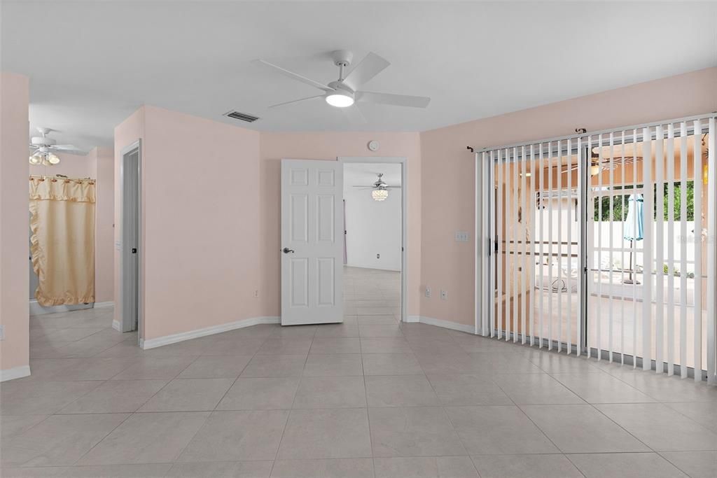 For Sale: $315,000 (2 beds, 2 baths, 1139 Square Feet)