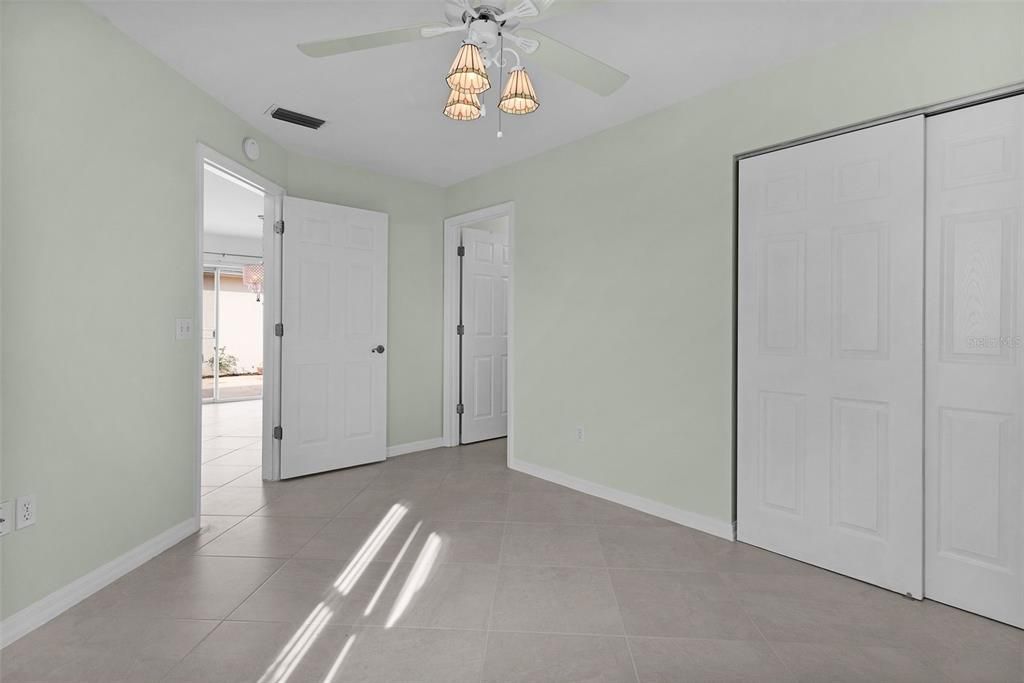 For Sale: $315,000 (2 beds, 2 baths, 1139 Square Feet)