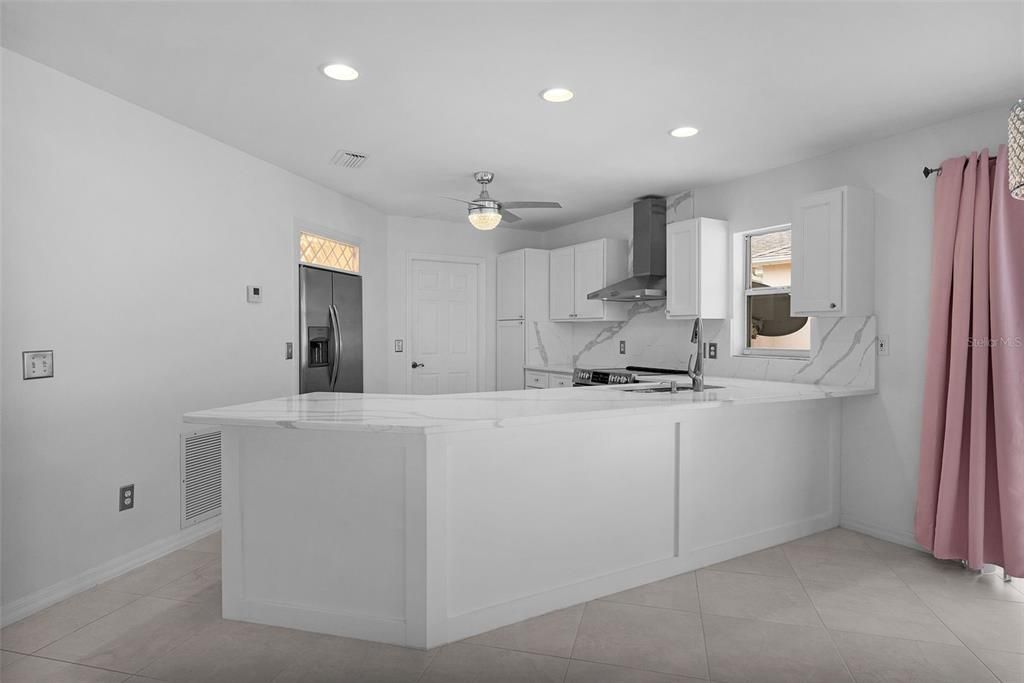 For Sale: $315,000 (2 beds, 2 baths, 1139 Square Feet)