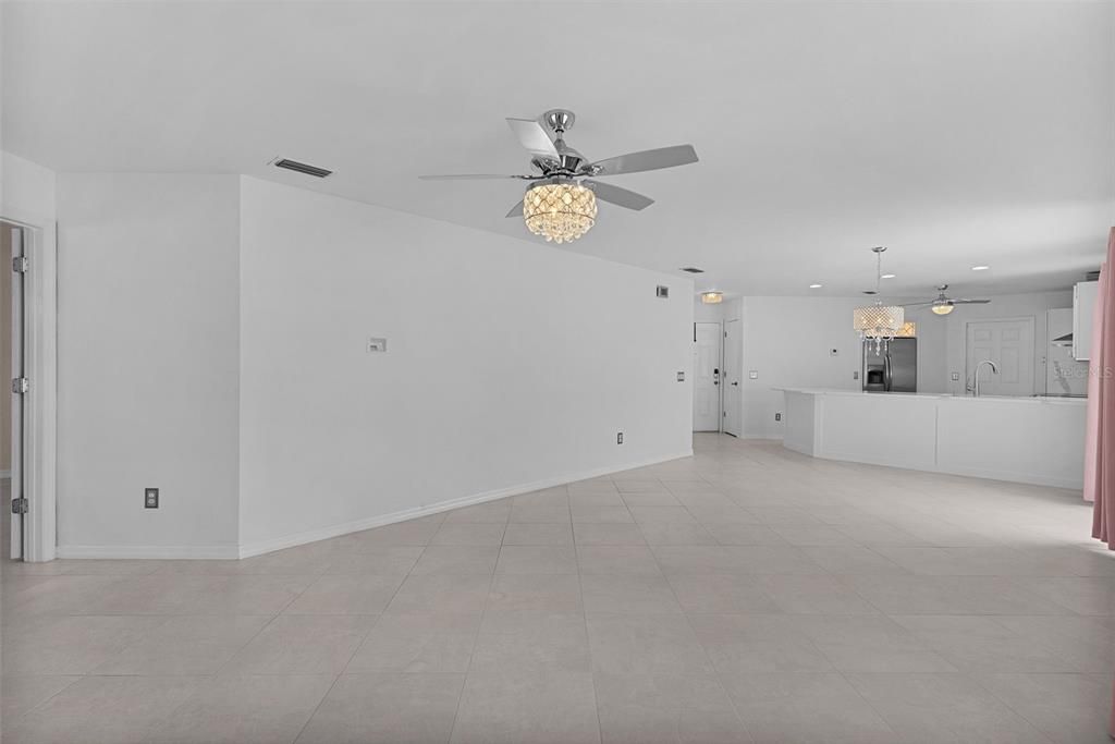 For Sale: $315,000 (2 beds, 2 baths, 1139 Square Feet)
