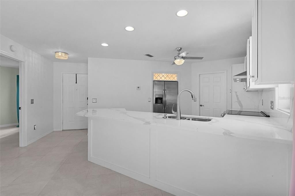 For Sale: $315,000 (2 beds, 2 baths, 1139 Square Feet)