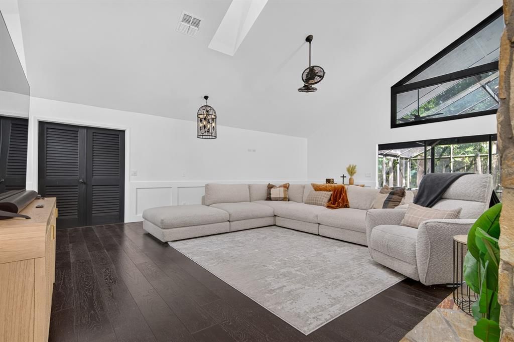 En Venta: $665,000 (3 camas, 2 baños, 2879 Pies cuadrados)