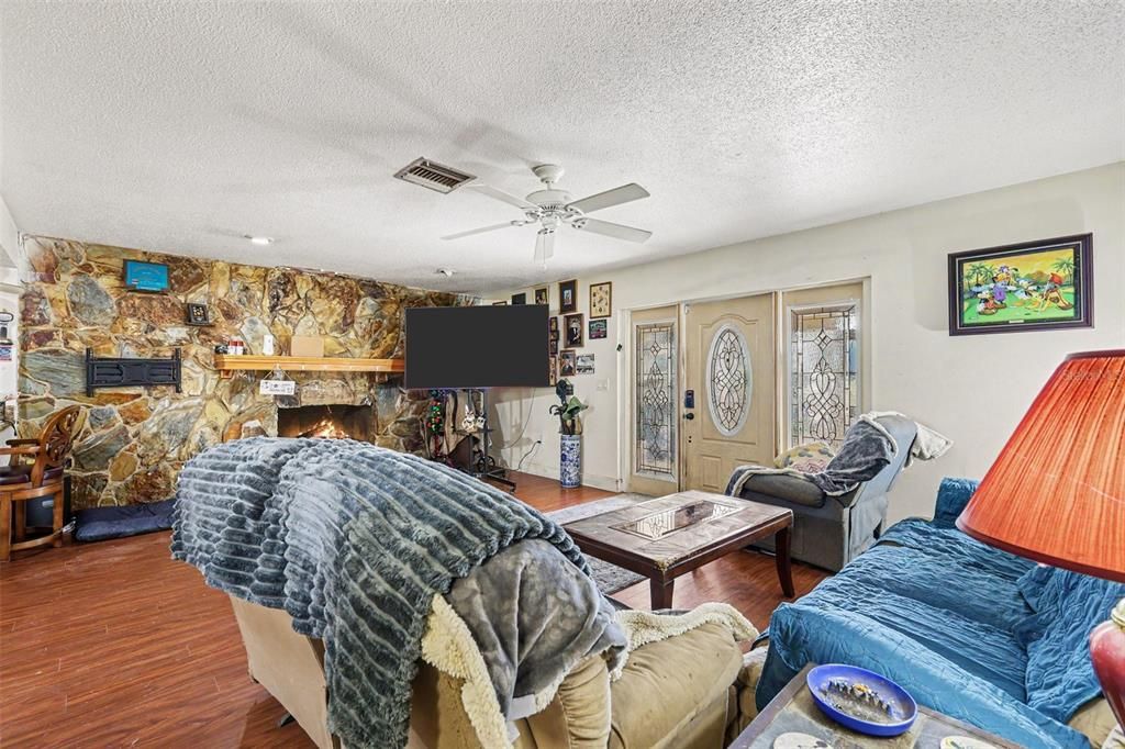En Venta: $300,000 (4 camas, 3 baños, 2514 Pies cuadrados)