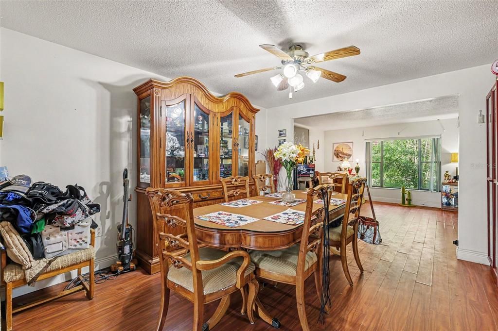 En Venta: $300,000 (4 camas, 3 baños, 2514 Pies cuadrados)