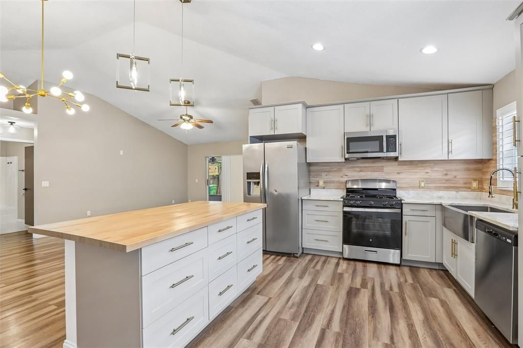 Active With Contract: $360,000 (3 beds, 2 baths, 1260 Square Feet)