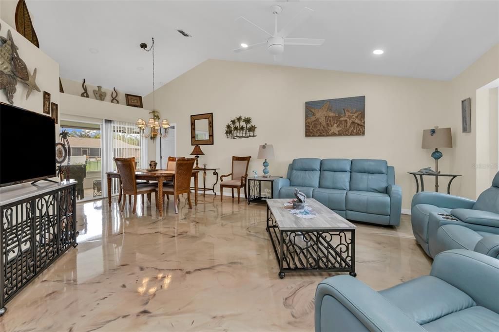 En Venta: $329,000 (3 camas, 2 baños, 1684 Pies cuadrados)