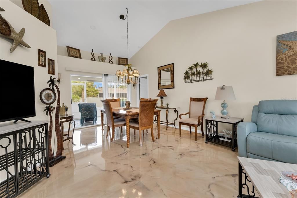 En Venta: $329,000 (3 camas, 2 baños, 1684 Pies cuadrados)