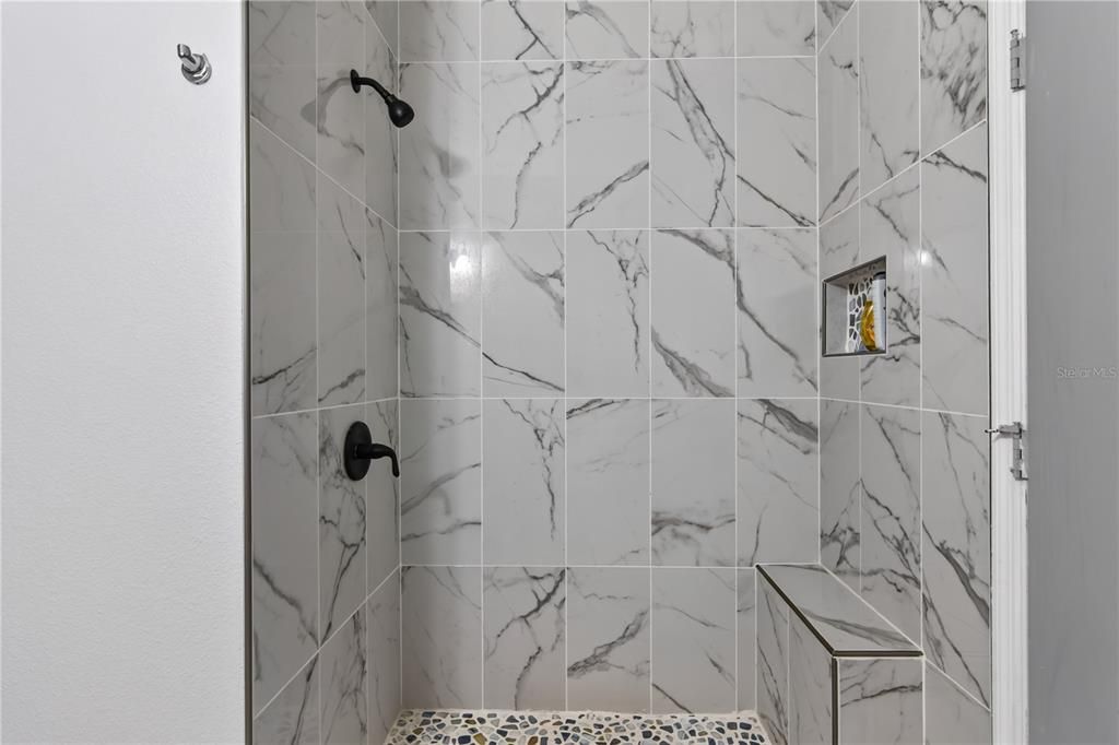 На продажу: $349,900 (4 спален, 2 ванн, 2236 Квадратных фут)